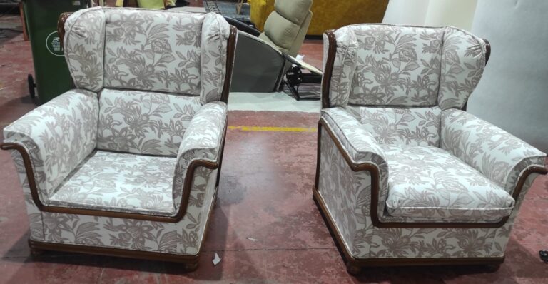 sillón tapizado a medida con tela floral